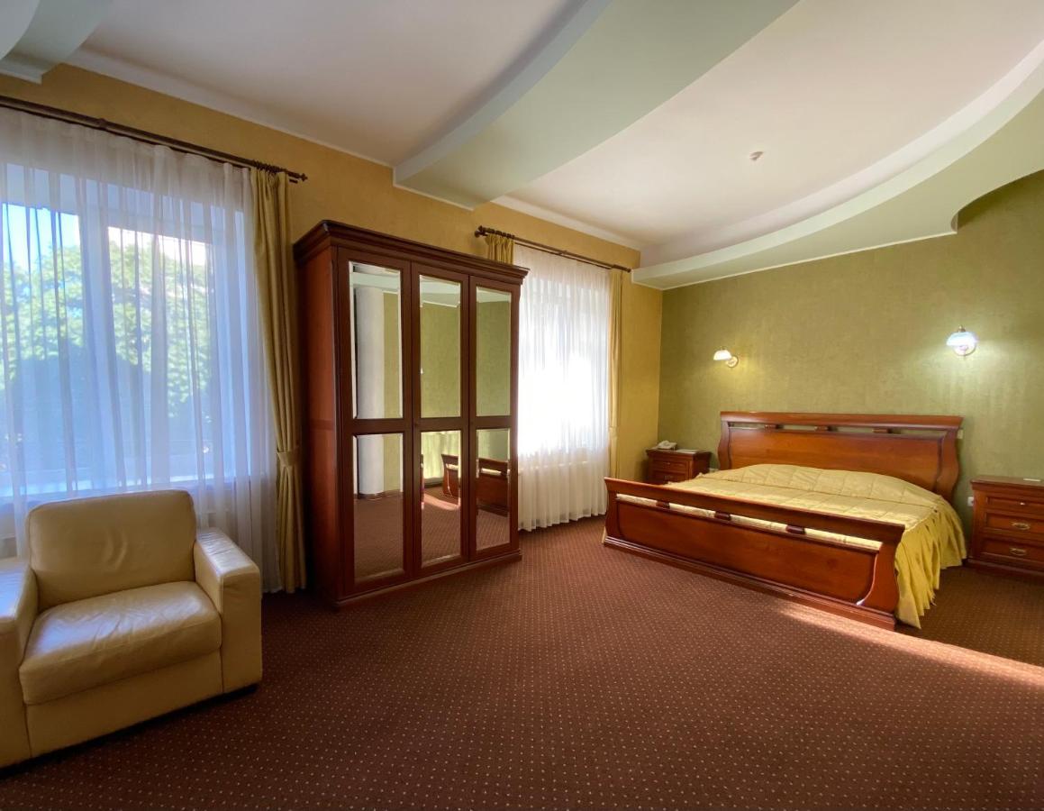 Diligence Hotel Kherson Extérieur photo
